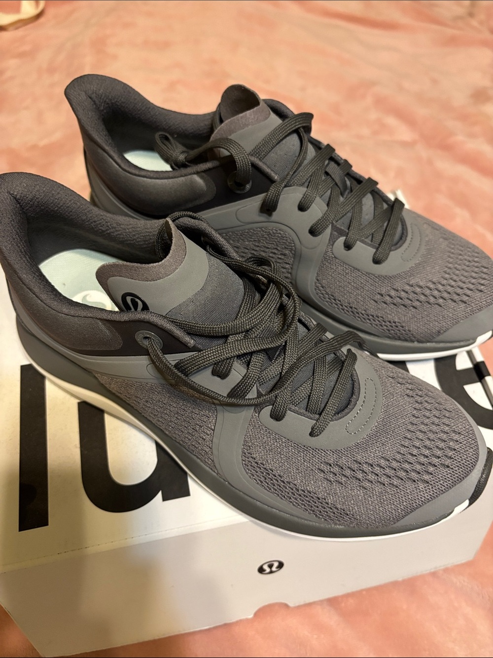 Lululemon women chargefeel workout low sz 8